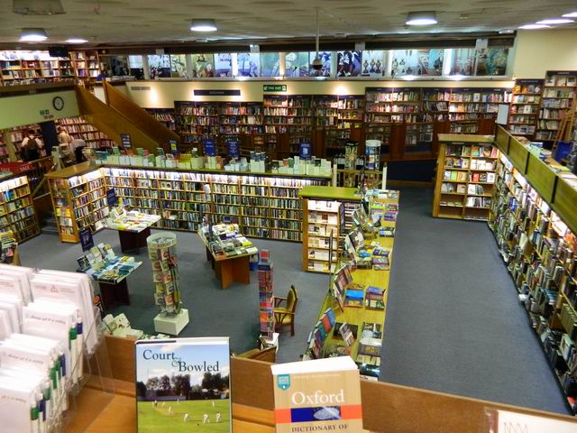 Resize of 10bis Subsolul librariei Blackwell din Oxford este de neocolit