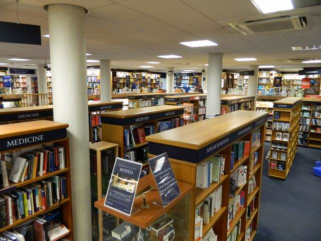 Resize of 11 Etajul librariei Blackwell din Oxford dedicat istoriei