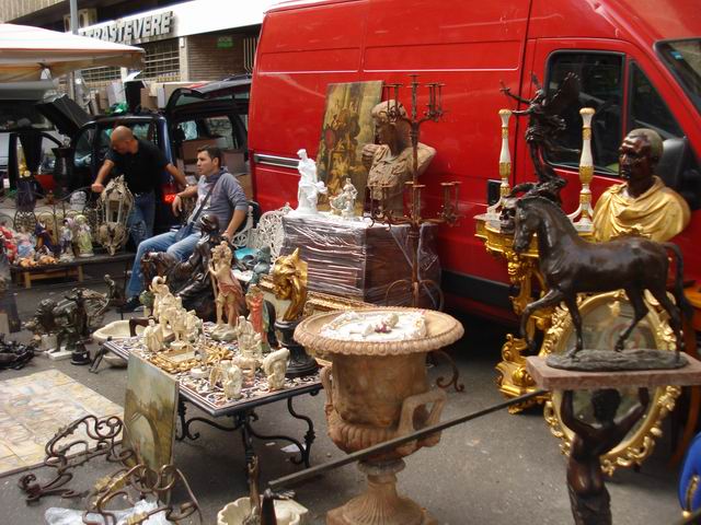 Resize of Kitschuri si antichitati in Porta Portese