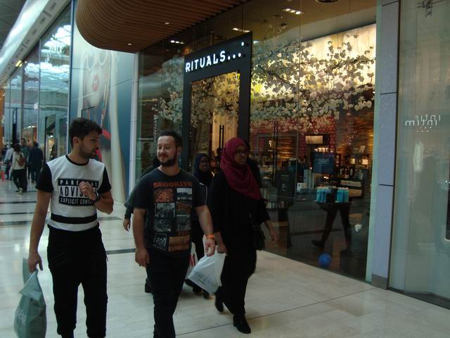 Resize of Nu este vorba de un mall din Dubai, ci din Londra