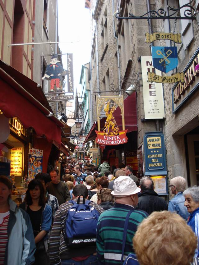 Resize of Strada principala din Mont Saint Michel Franta