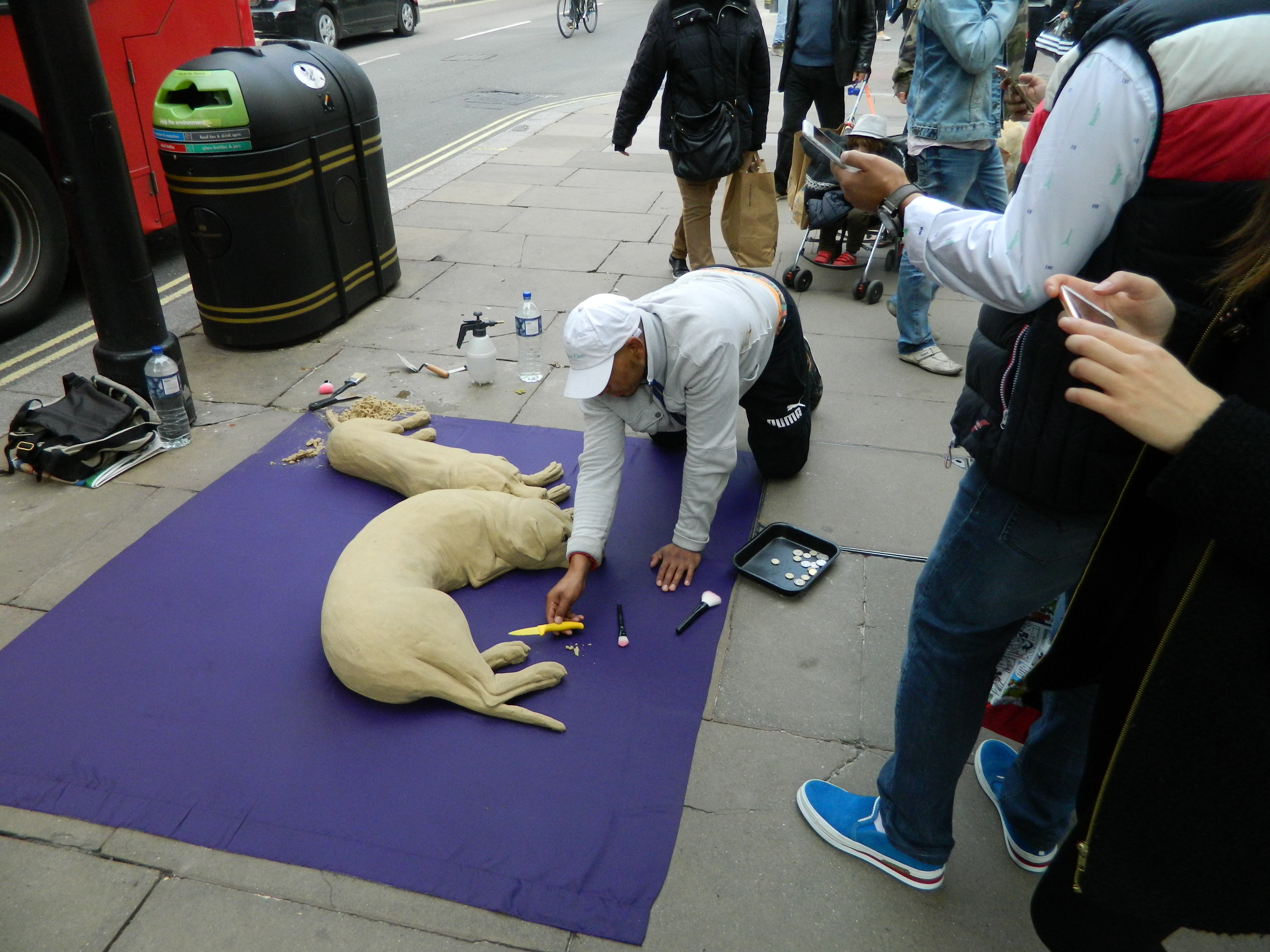 7 Sculptura in nisip in forfota de pe Oxford Street in Londra