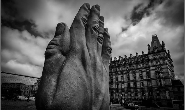 Sculptură monumentală în mișcare: de la Liverpool la Baia Mare