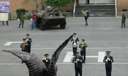 TOȚI SUNTEM… PUȚIN COPII