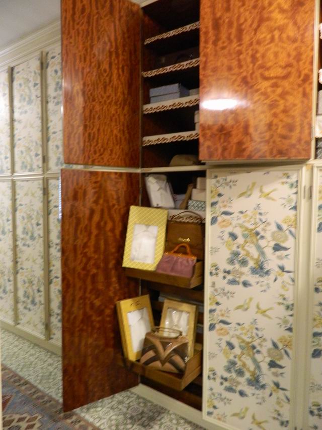 Resize of Dressingul La Cuci pentru ca tapetul avea un model cu cuci