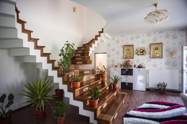 „Minunata lume nouă-case ale migranților români”, expoziție la Muzeul Etnografic al Transilvaniei