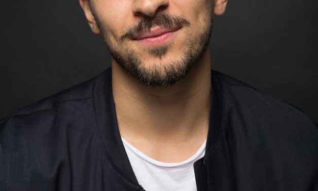 Un actor cu dublă identitate: Tourialay Akbari sau Curajul cel mare?
