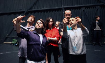 Premiera austriacă a performance-ului Delicate Instruments of Engagement de Alexandra Pirici