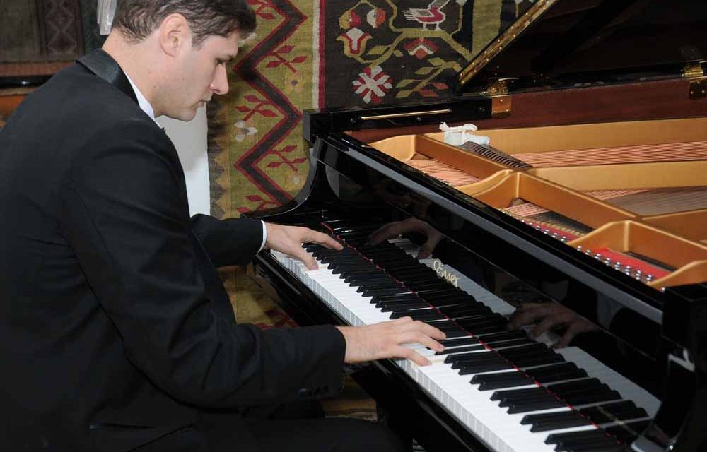 De Florii, la Palatul Mogoșoaia: “PianoImpro Show” și flori de Murivale
