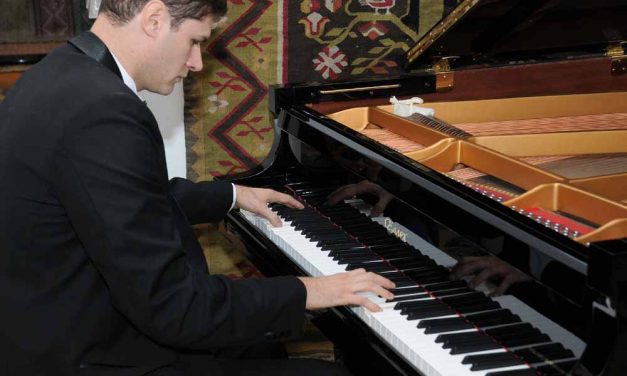De Florii, la Palatul Mogoșoaia: “PianoImpro Show” și flori de Murivale