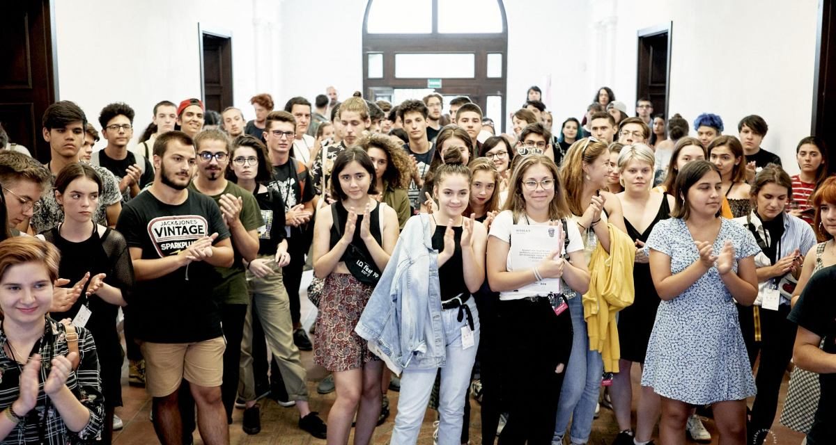 1000+ spectatori la 100+ artiști de liceu @ Showcase of Young Talent