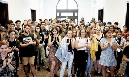 1000+ spectatori la 100+ artiști de liceu @ Showcase of Young Talent