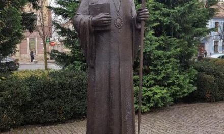 Ceremonia de dezvelire a statuilor episcopului Nicolae Ivan, respectiv a mitropolitului Bartolomeu Anania în Piaţa Avram Iancu, Cluj-Napoca