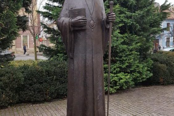 Ceremonia de dezvelire a statuilor episcopului Nicolae Ivan, respectiv a mitropolitului Bartolomeu Anania în Piaţa Avram Iancu, Cluj-Napoca