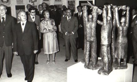 Preşedintele Nicolae Ceauşescu şi Elena Ceauşescu au vizitat expoziţiile artiştilor amatori şi profesionişti dinstinşi în cadrul Festivalului naţional „Cântarea României”, ediţia a II-a