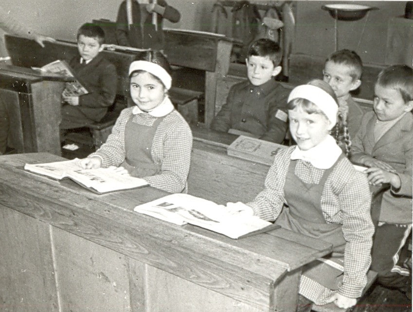 Expoziția „Tot înainte! Elev în România comunistă” @ Muzeul Județean de Istorie și Arheologie Maramureș