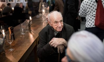 Peste 700 de spectatori la premiera din Viena a documentarului despre românul Daniel Spoerri