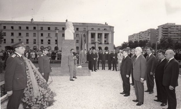 dezvelirea busturilor lui Karl Marx şi Friedrich Engels, Bucureşti, 1971
