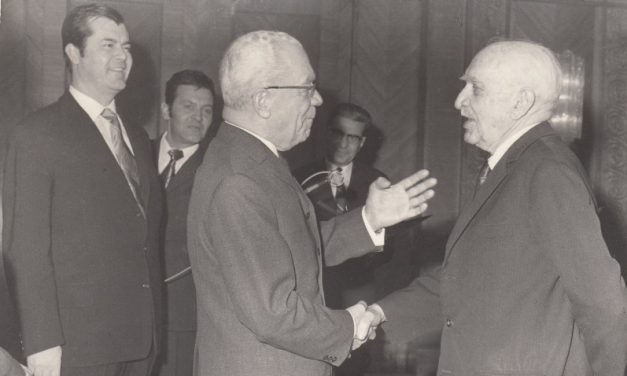 Decorarea maestrului Oscar Han la a 80-a aniversare (9 februarie 1972)