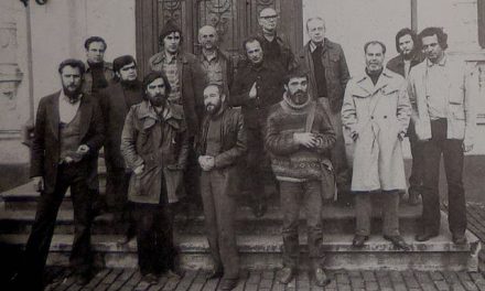 Grupul 9 + 1, Bata Marianov, Doru Covrig, Andrei Plesu, Sorin Dumitrescu, Florin Ciubotaru, Paul Vasilescu, Napoleon Tiron, Marin Gherasim, Mihai Buculei, Gheorghe Berindei, Cristian Paraschiv, Horia Bernea, Vasile Gorduz