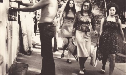 Nicăpetre pregătește vernisajul expoziției de desen de la Galeria Amfora, București, 1975