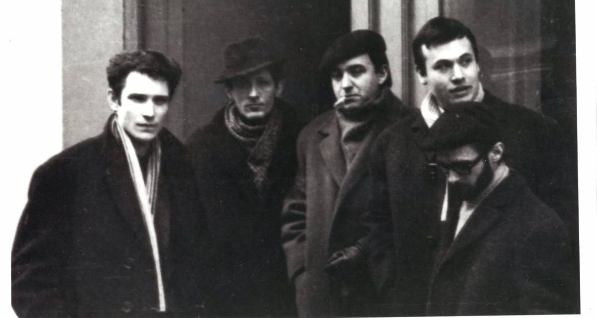 Bata Marianov, Roman Cotoșman, Ciprian Radovan, Diet Sayler, Ion Manta, 1966 în fața vechii Galerii de Artă de la Hotel Banatul, Timișoara, 1966