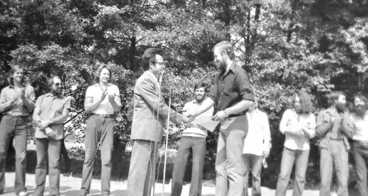 Festivitatea de premiere a taberei de sculptură de la Hobița, 1981