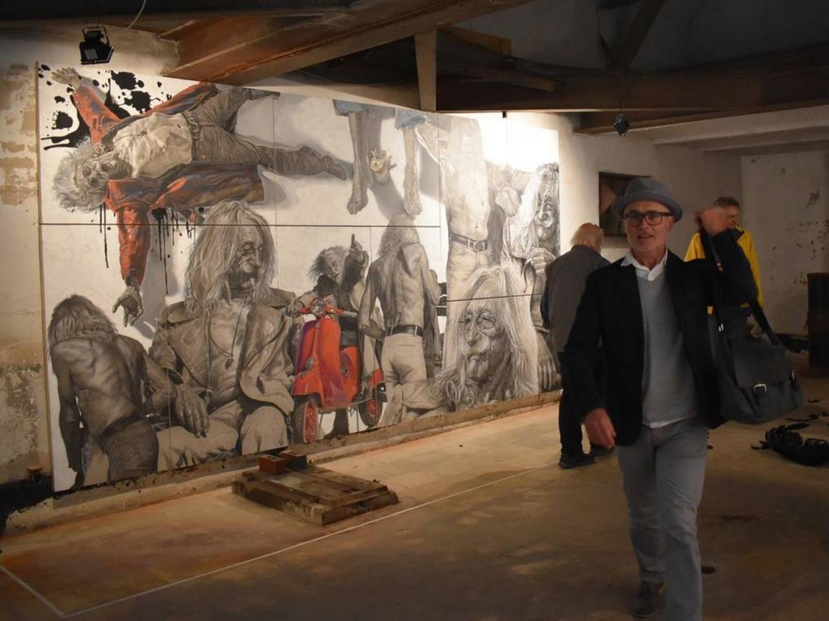 Duplex expozițional Bruno Maria Bradt Monumental Drawing inside and