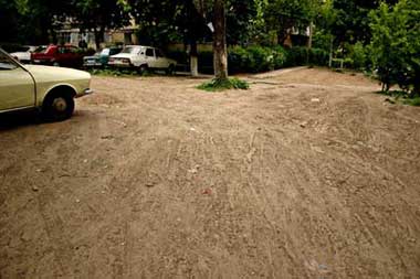 “STAI PUTIN…” @ Galeria Noua, Bucuresti