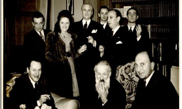 Sculptorul Constantin Brâncuși în compania echipei culturale a Ambasadei Române de la Paris, 1939