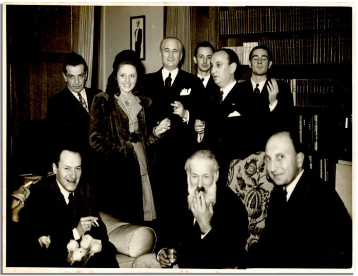 Sculptorul Constantin Brâncuși în compania echipei culturale a Ambasadei Române de la Paris, 1939