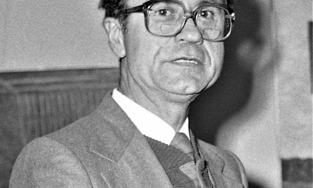 Criticul și istoricul de artă Octavian Barbosa, `70