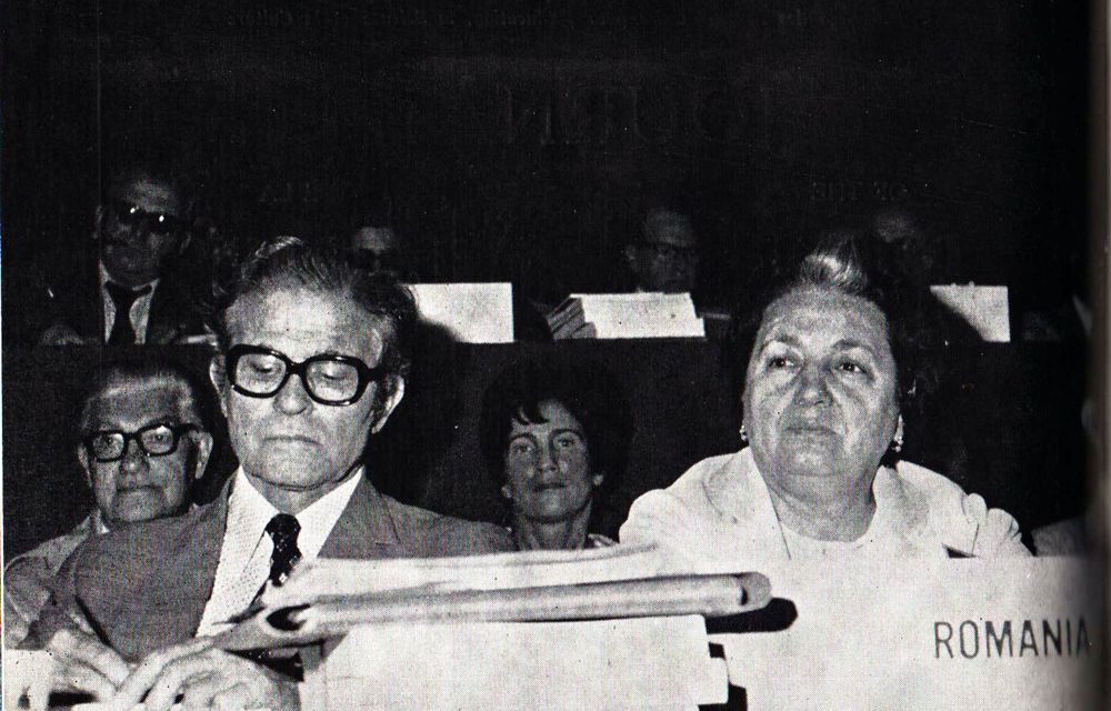 Suzana Gâdea și Pompiliu Macovei, delegația româna la cea de-a XIX-a sesiune a Conferinței generale a UNESCO, Nairobi, noiembrie 1976