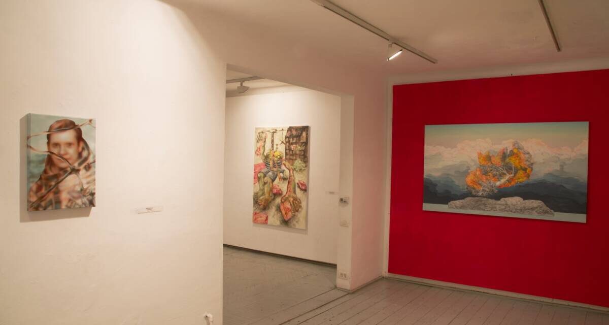 Expoziția “Every news is a hand-painted story” @ Galeria Laborna, București