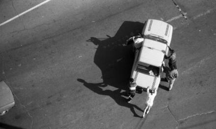 Performing 89. Stări de deziluzie – expoziția care explorează cum a reflectat arta schimbările turbulente din anii ’90 @ Centrul Cultural Faber, Timișoara