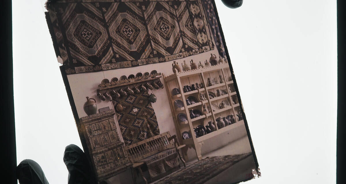 Una dintre cele mai vechi fotografii color din România a fost descoperită în Arhiva de Imagine a Muzeului Național al Țăranului Român