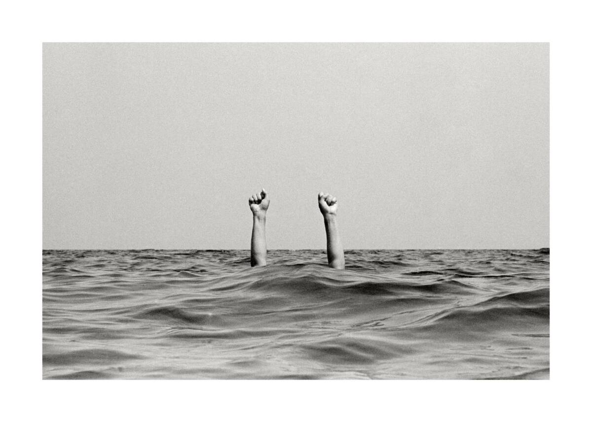 Decebal Scriba-Nothing about drowning -performance, photo document -1985