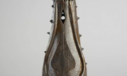 Anca Coțovanu, expoziție de artă decorativă – ceramică intitulată „Reginae” @ Galeria Theodor Pallady, Iași