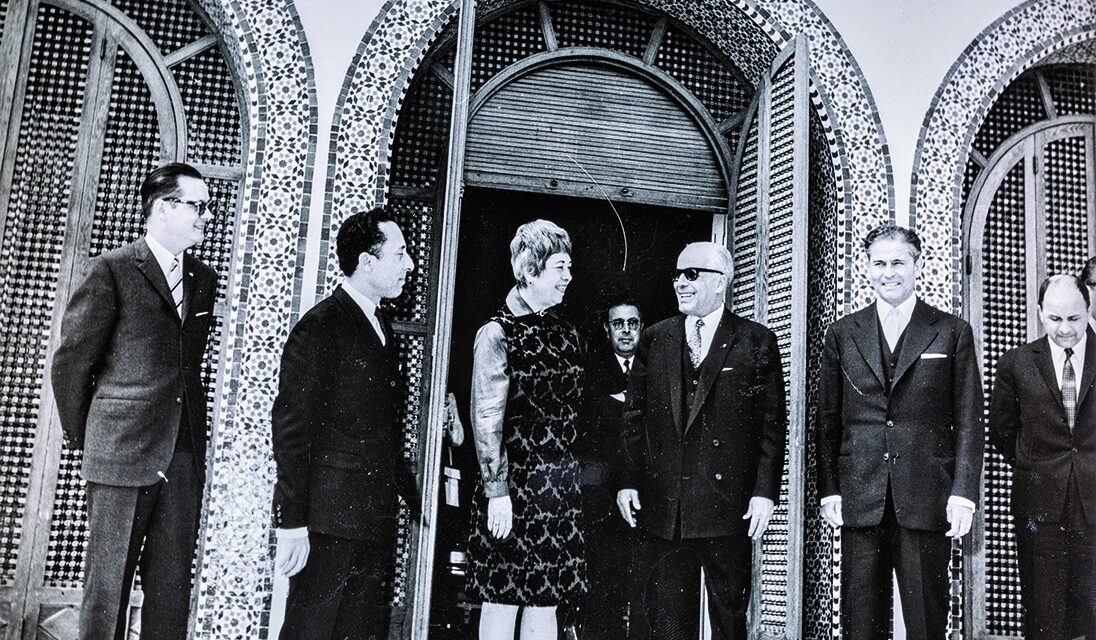 Ligia și Pompiliu Macovei alături de președintele Tunisiei, Habib Bourguiba și Chedli Klibi, ministrul culturii al Tunisiei, în anul 1968