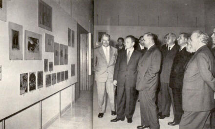 Tovarăşii Gheorghe Gheorghiu-Dej, Gheorghe Apostol, Emil Bodnăraş, Petre Borilă, Chivu Stoica, Alexandru Drăghici, Ion Gheorghe Maurer, Dumitru Colin, Leonte Răutu, Leontin Sălăjan, Ştefan Voitec, Mihai Dalea, Jules Perahim în vizită la expoziţia retrospectivă de grafică militantă, în cinstea aniversării a 40 de ani de la înfiinţarea PCR, 23 mai 1961