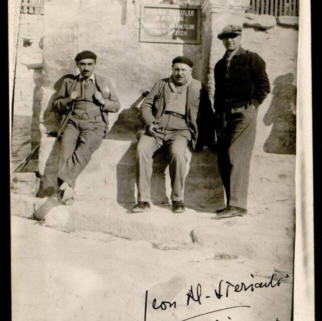 Octavian Moșescu împreună cu poetul Ion Pillat și pictorul Jean Al. Steriadi, Balcic, 1933