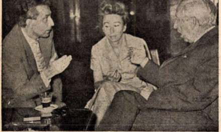 Eugen Jebeleanu şi Florica Cordescu întreţinându-se amical cu Bölöni György, 1959