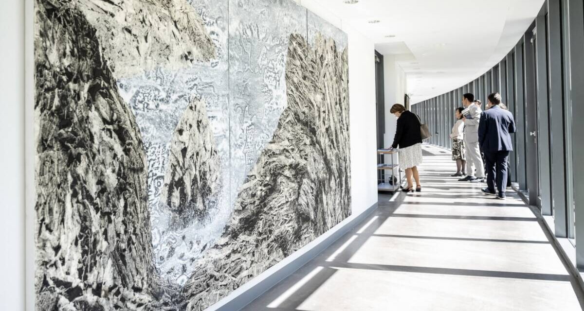 Expoziție Roland Pangrati „Drum de apă și de piatrăˮ la Curtea de Conturi Europeană din Luxemburg