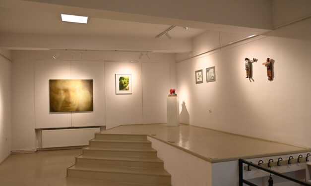 Expoziție „Moments 2011 – 2025” @ Új Kriterion Galéria, Miercurea-Ciuc