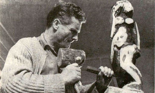 Vida Gheza cioplind în atelier