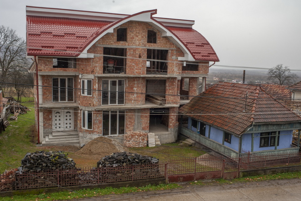 @Petrut Calinescu_Mândrie și Beton